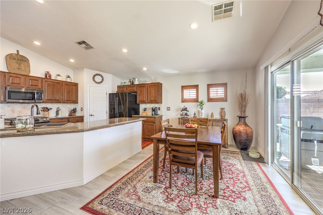 2131 Mountain Glow Avenue Property Photo 9
