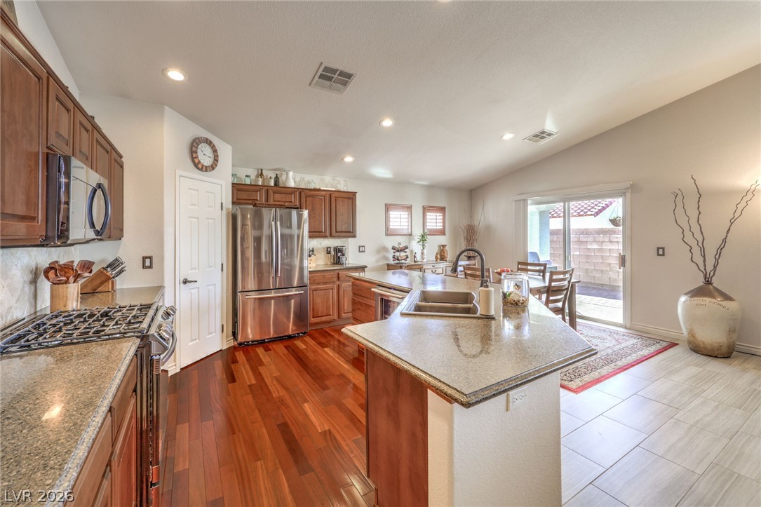 2131 Mountain Glow Avenue Property Photo 12