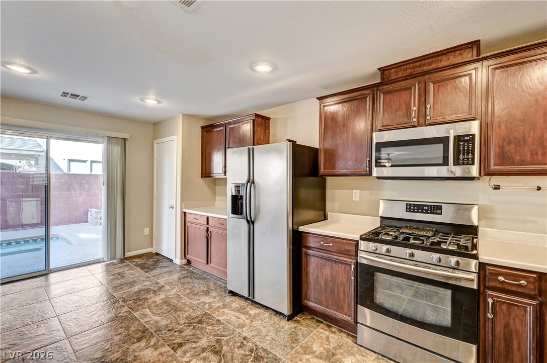 312 Snow Dome Avenue Property Photo 5