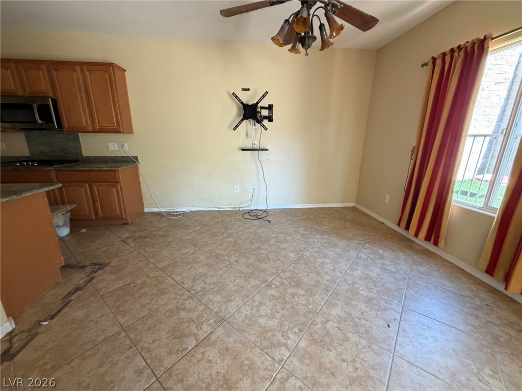 2145 Falls City Court Property Photo 4