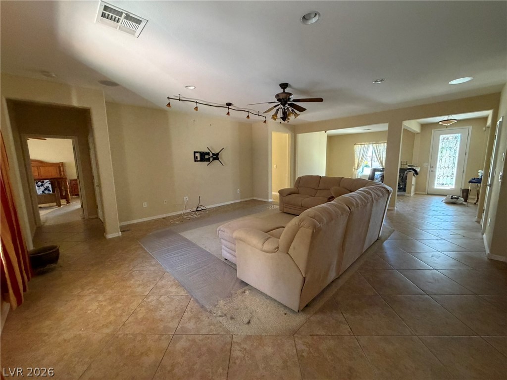 2145 Falls City Court Property Photo 5