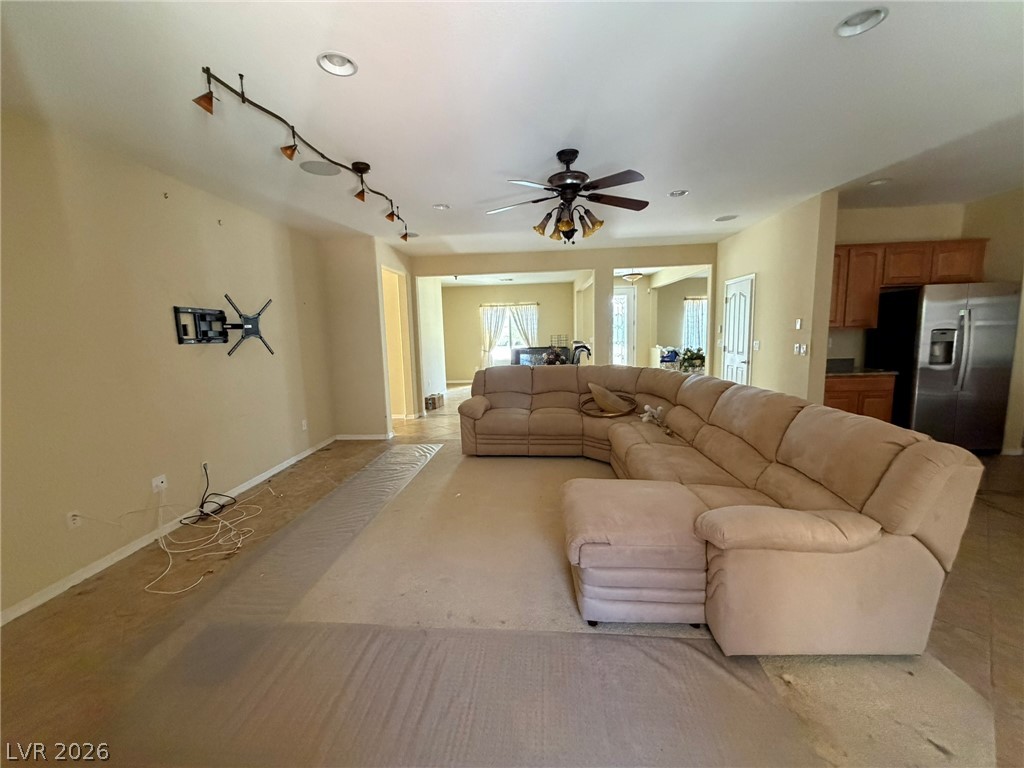 2145 Falls City Court Property Photo 6
