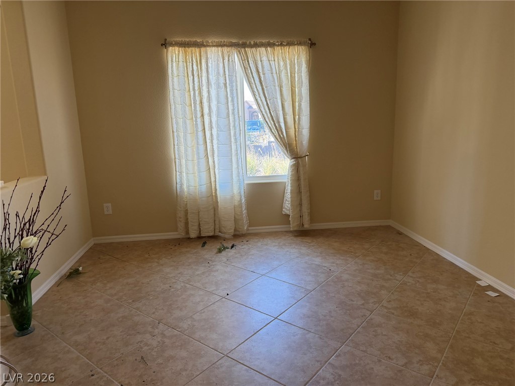 2145 Falls City Court Property Photo 8