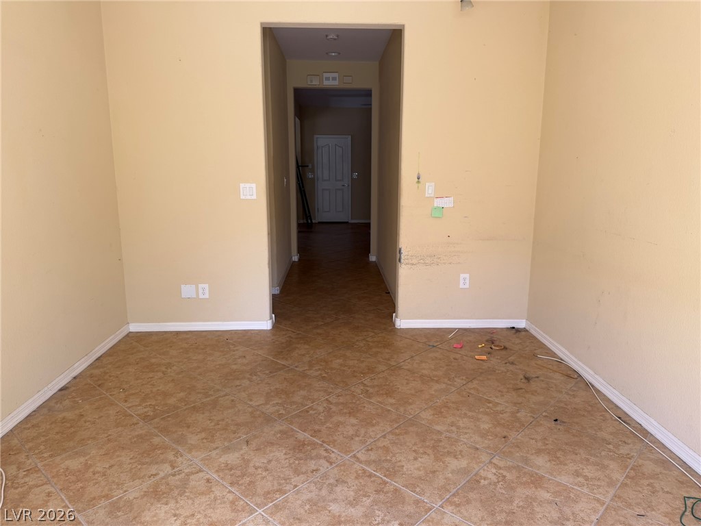 2145 Falls City Court Property Photo 9