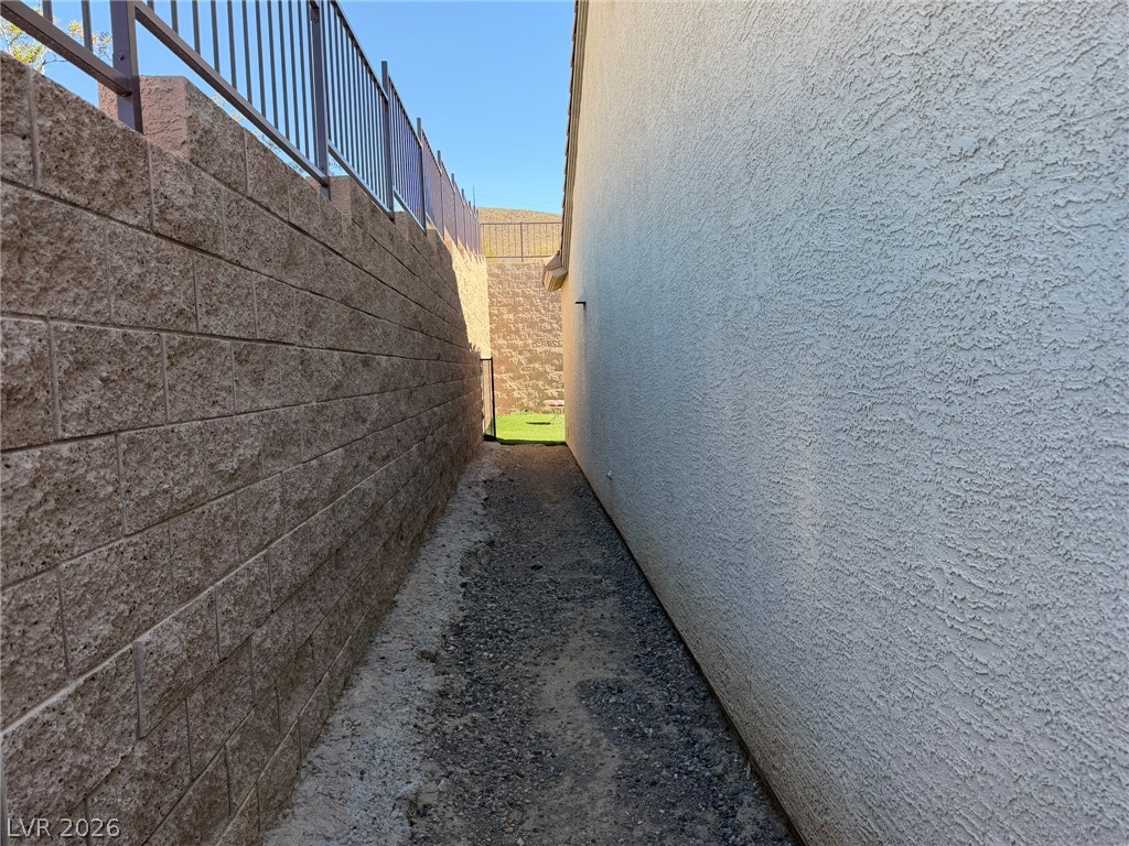 2145 Falls City Court Property Photo 17