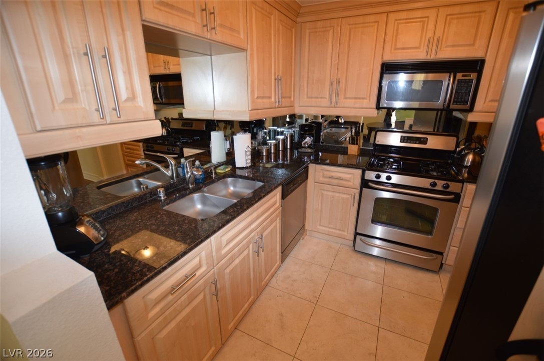 230 East Flamingo Road 129 Property Photo 6