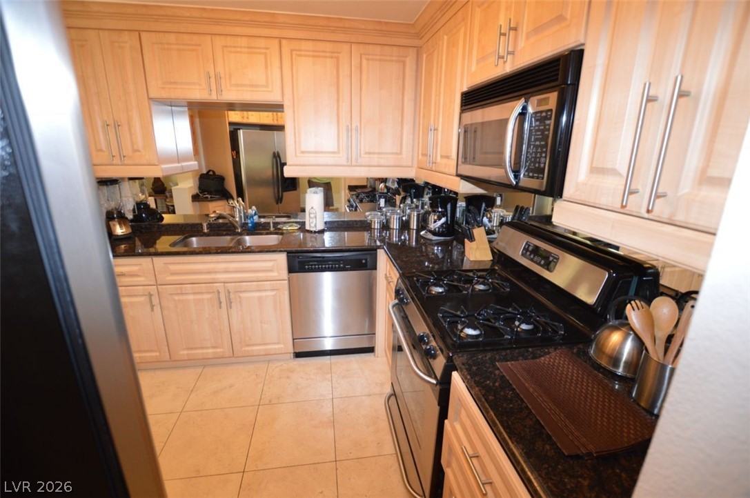 230 East Flamingo Road 129 Property Photo 7