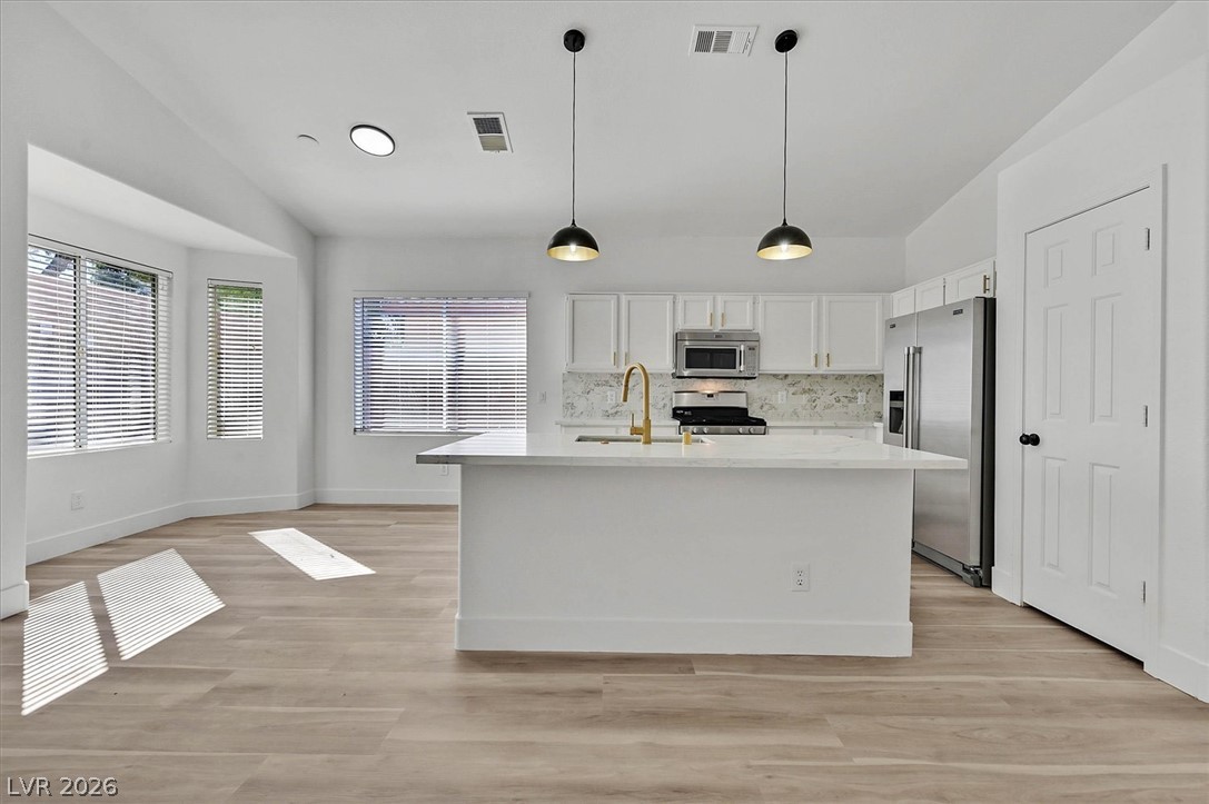 8433 Sea Glen Drive Property Photo 3