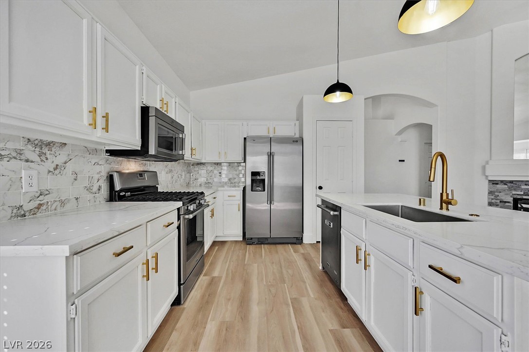 8433 Sea Glen Drive Property Photo 4