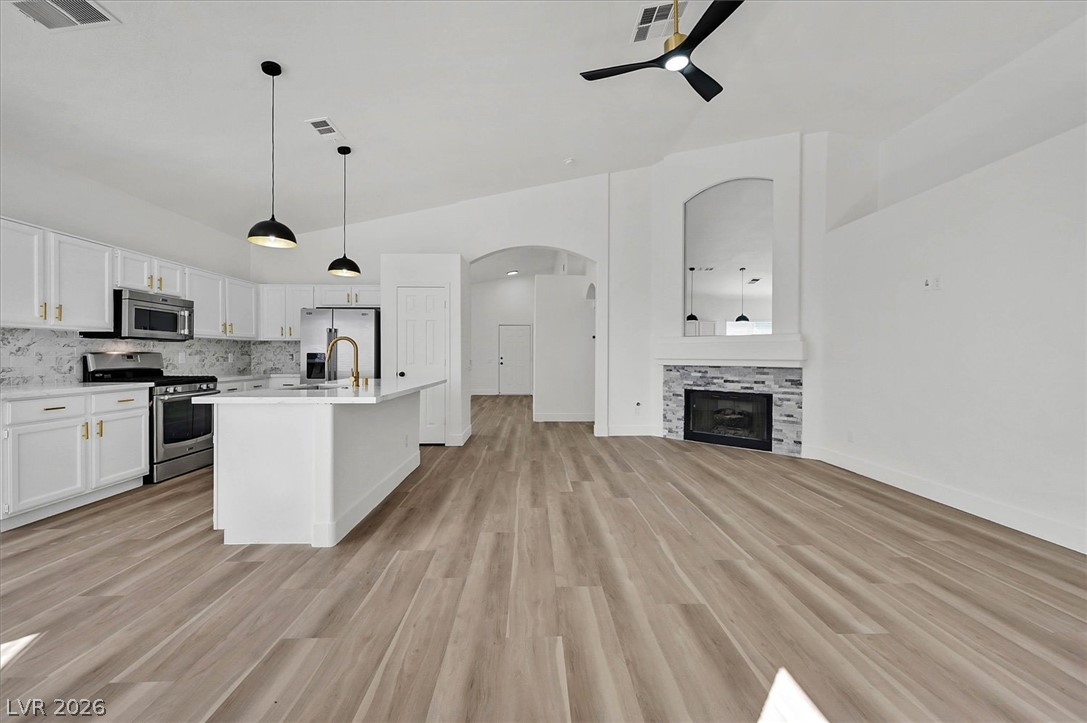 8433 Sea Glen Drive Property Photo 7