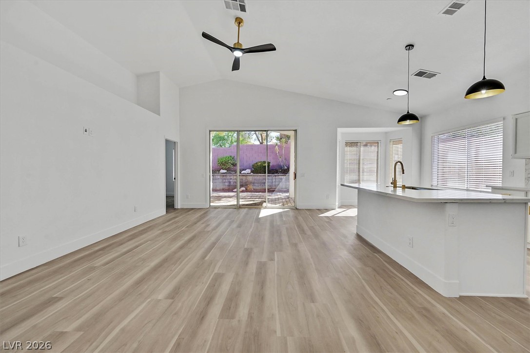 8433 Sea Glen Drive Property Photo 8