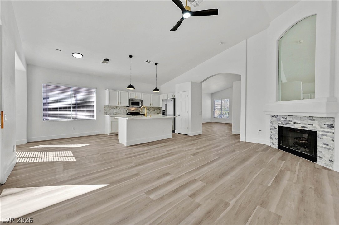 8433 Sea Glen Drive Property Photo 9