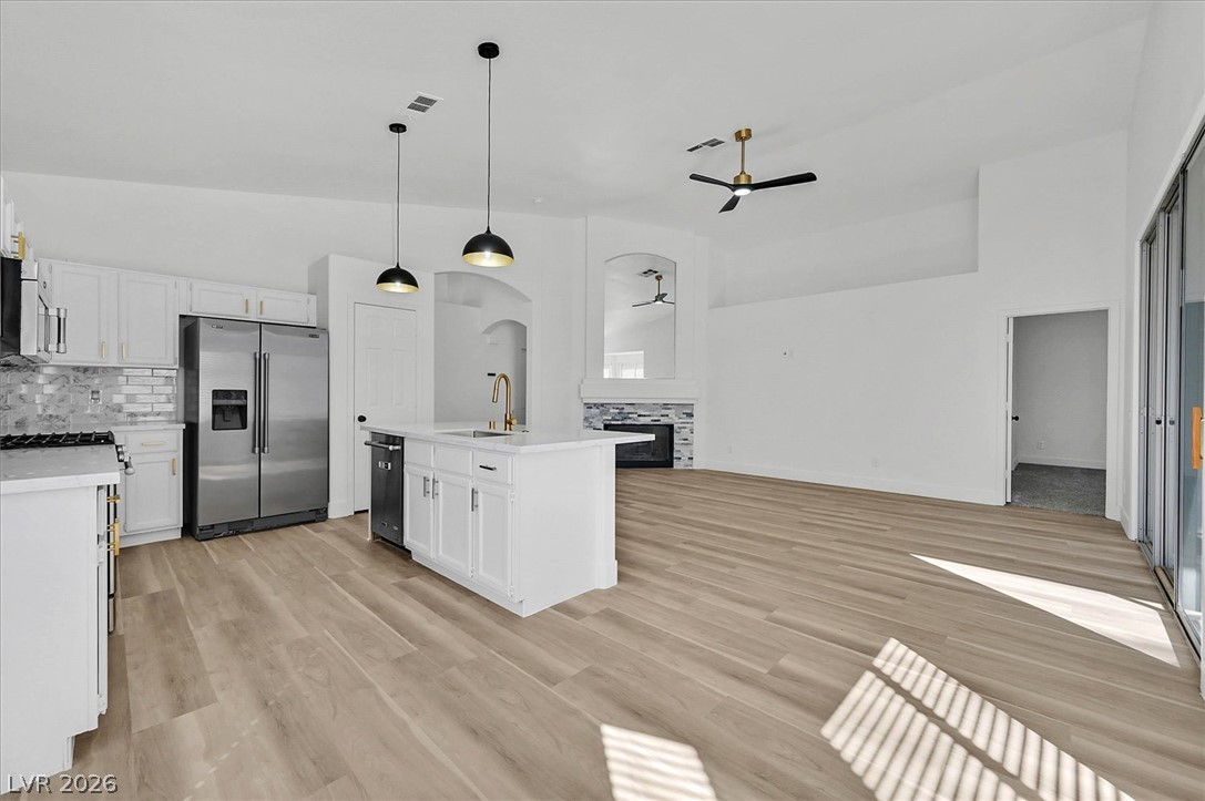 8433 Sea Glen Drive Property Photo 11
