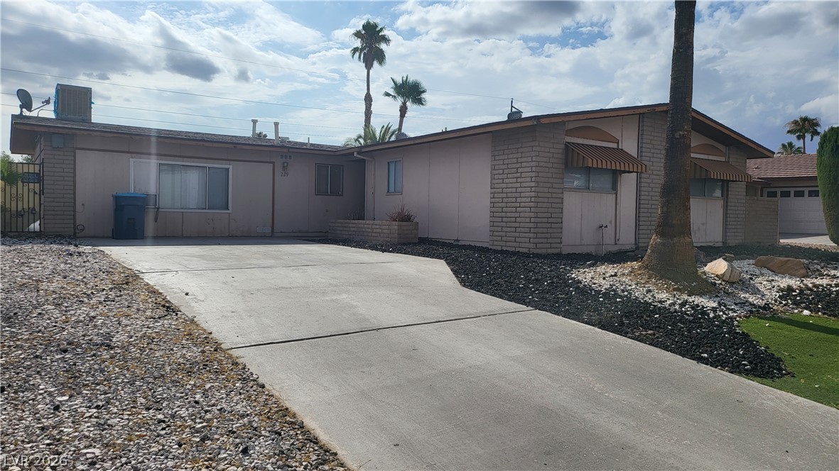 229 Breeze Street Property Photo 2