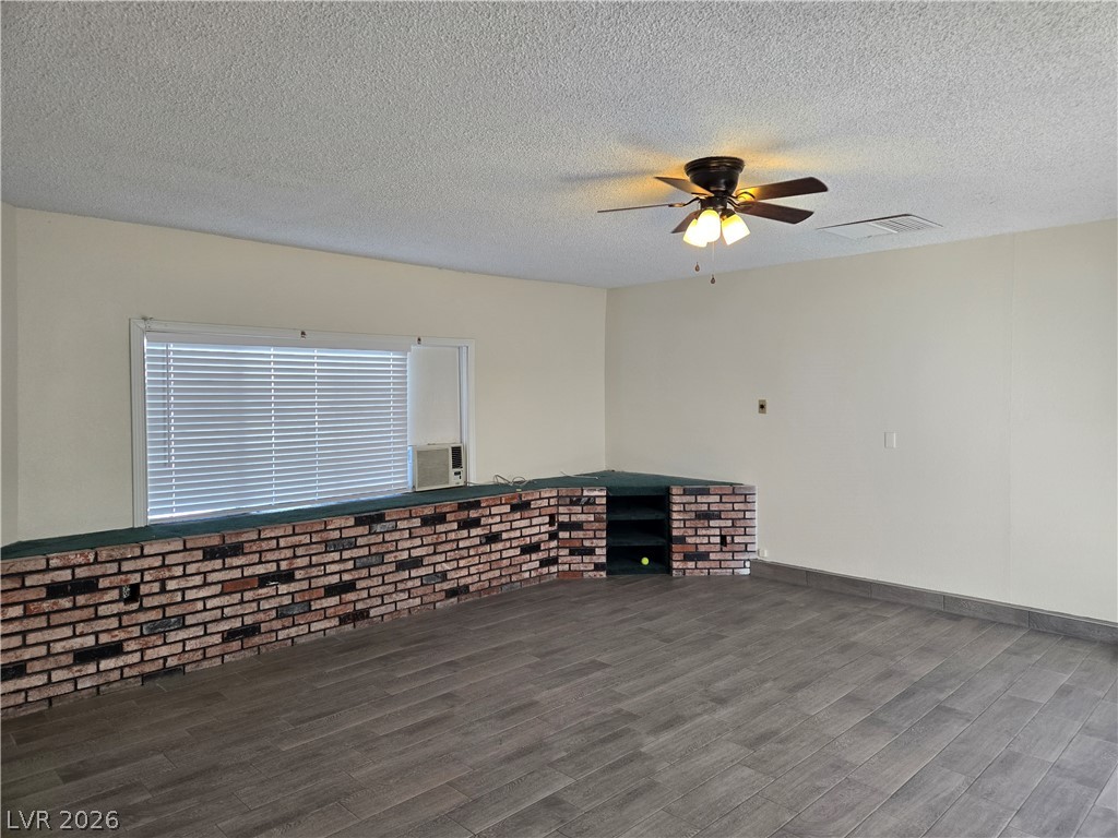 229 Breeze Street Property Photo 3
