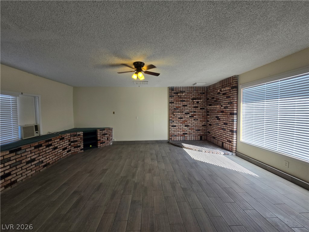 229 Breeze Street Property Photo 4