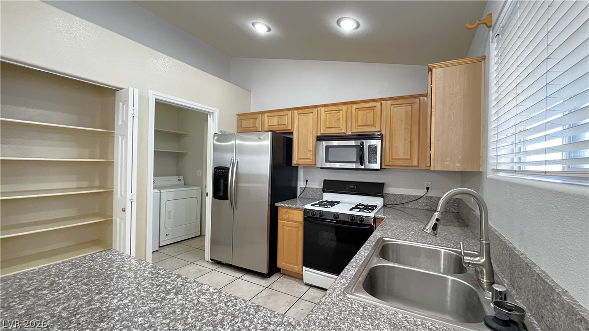 9059 Iron Crow Avenue Property Photo 8