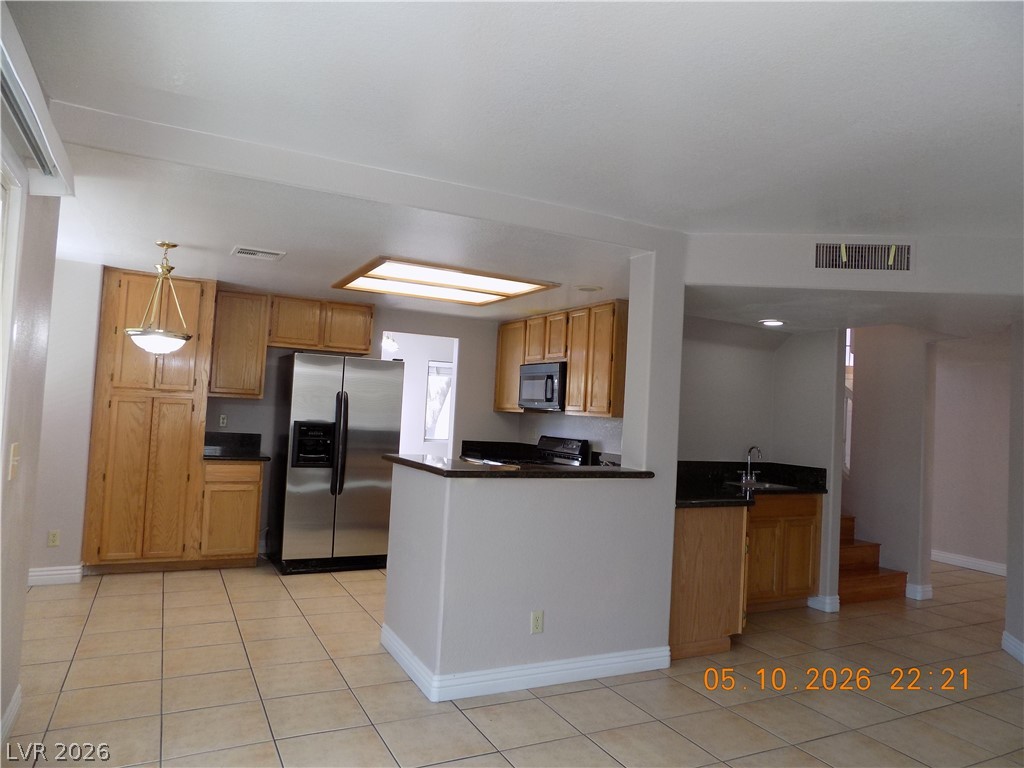 7421 Winterpine Avenue Property Photo 1