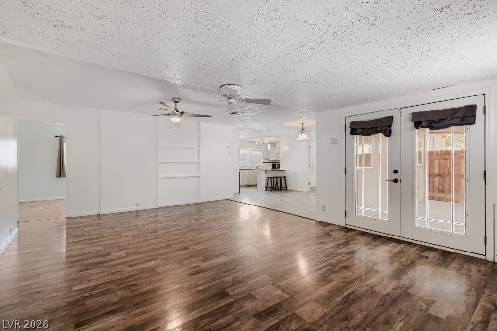 5422 North Sir Richard Drive Property Photo 1