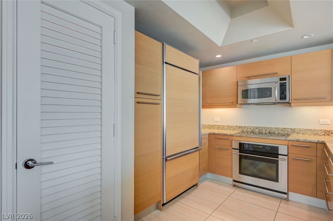 222 Karen Avenue 1602 Property Photo 6
