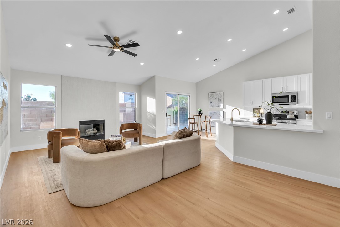 277 Gentle Bay Avenue Property Photo 12