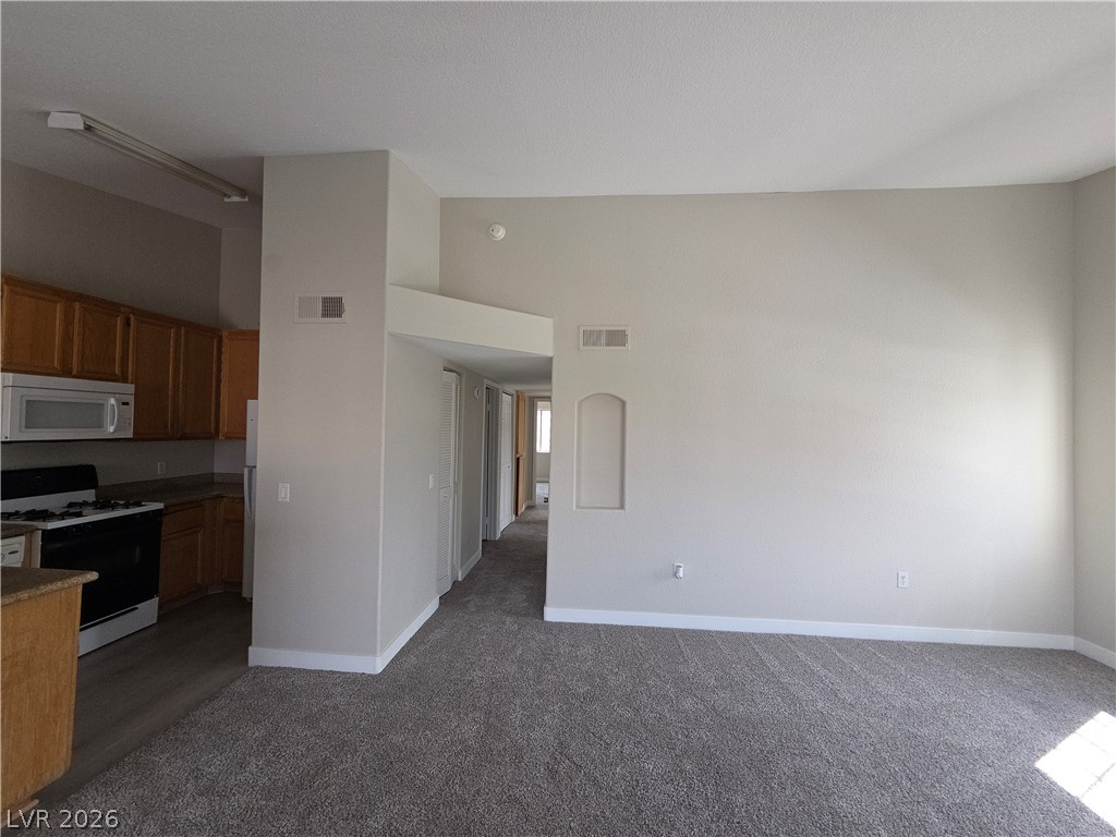 3318 North Decatur Boulevard 2041 Property Photo 5