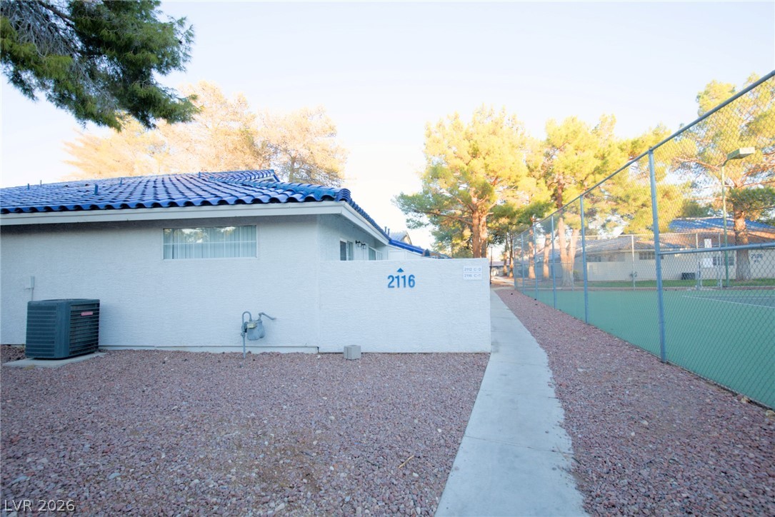 2112 Willowbury Drive C Property Photo 1