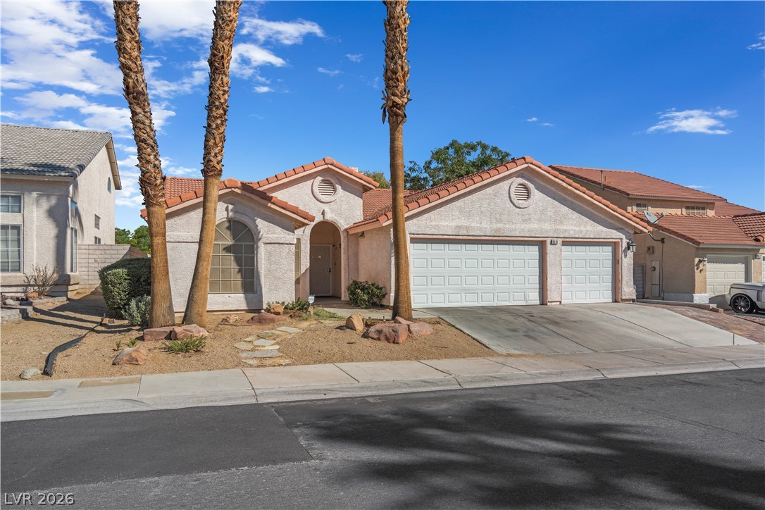 6576 Goldencreek Way Property Photo 2