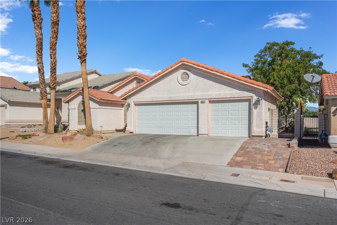 6576 Goldencreek Way Property Photo 3