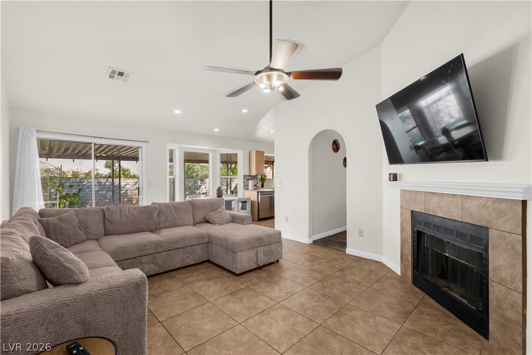 6576 Goldencreek Way Property Photo 8