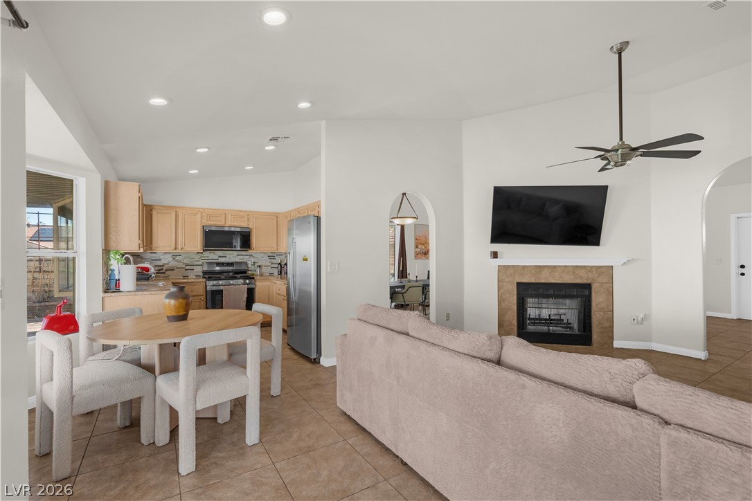 6576 Goldencreek Way Property Photo 10