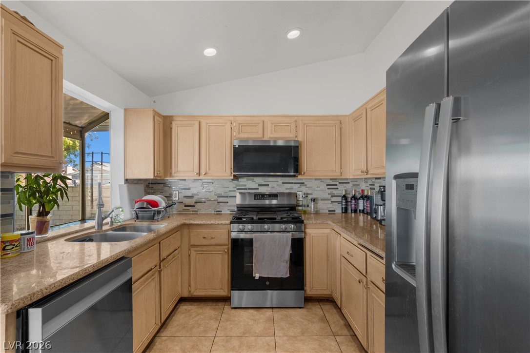 6576 Goldencreek Way Property Photo 11