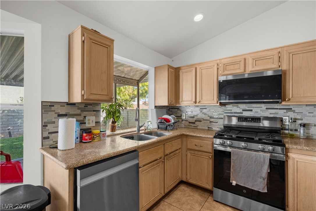 6576 Goldencreek Way Property Photo 12