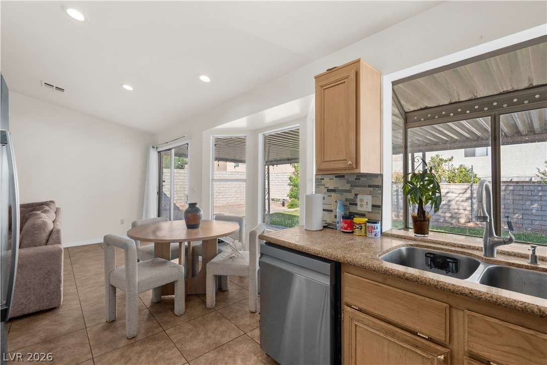 6576 Goldencreek Way Property Photo 14