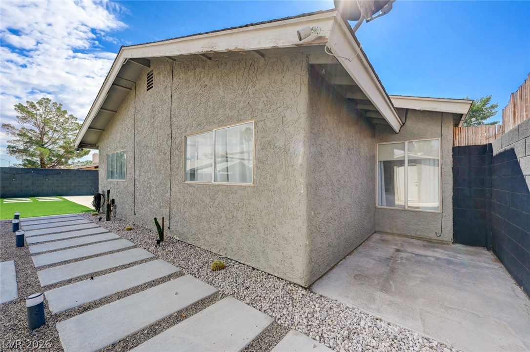 5646 Ibanez Avenue Property Photo 44