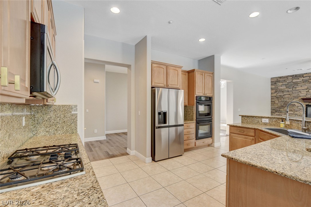 2411 Winter Cliffs Street Property Photo 21