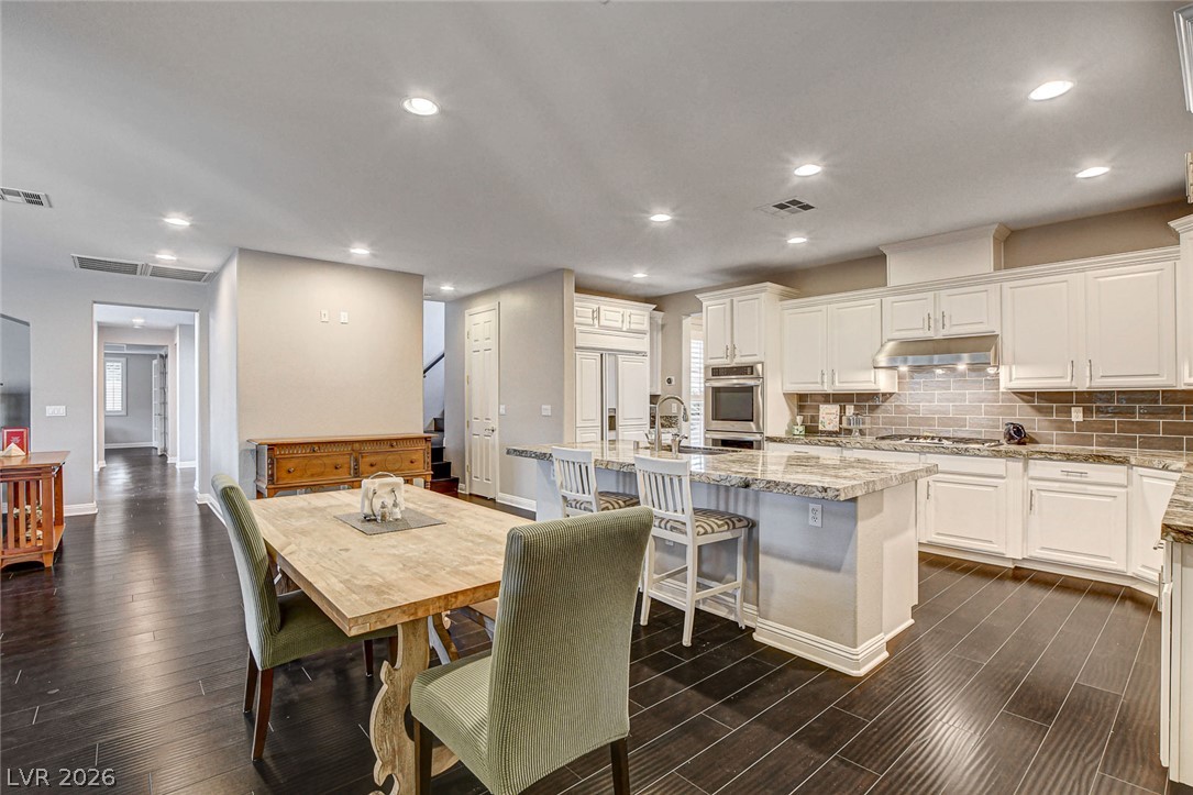 10671 Capesthorne Way Property Photo 7