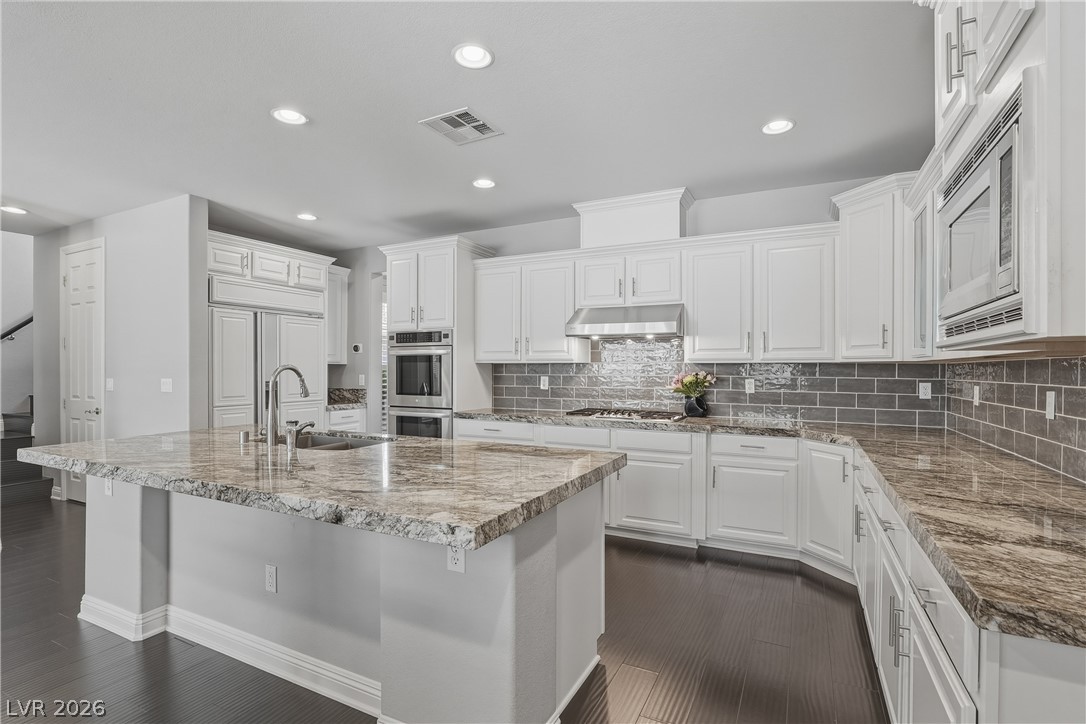 10671 Capesthorne Way Property Photo 9