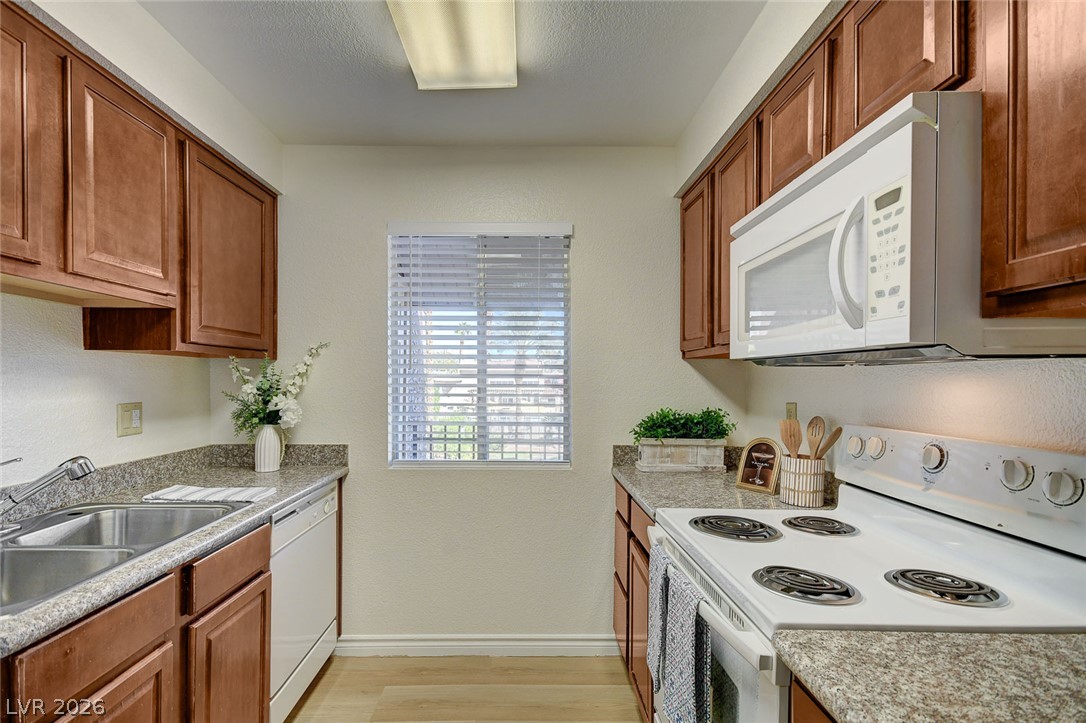5116 River Glen Drive 228 Property Photo 3