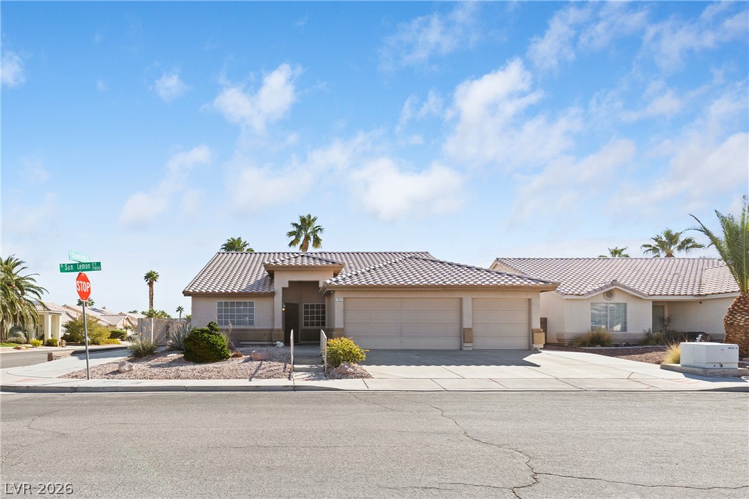 7832 Sun Lemon Court Property Photo 1