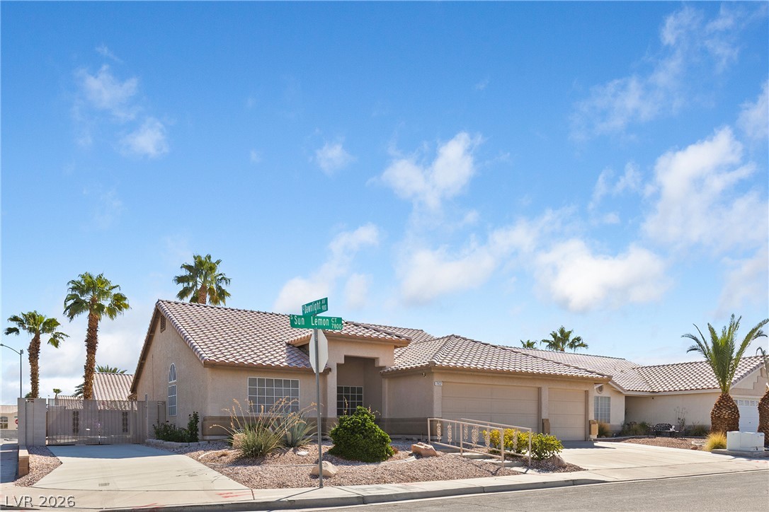 7832 Sun Lemon Court Property Photo 3