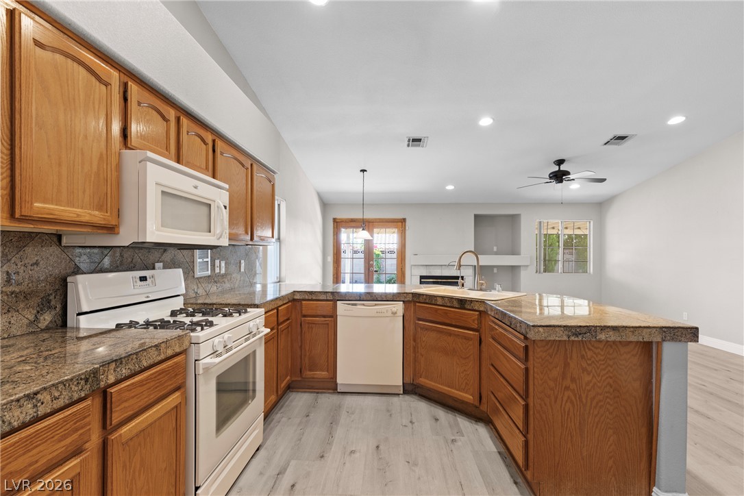 7832 Sun Lemon Court Property Photo 12