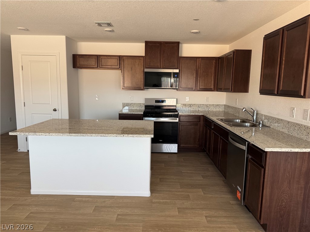 4627 Chestnut Bark Court Property Photo 4