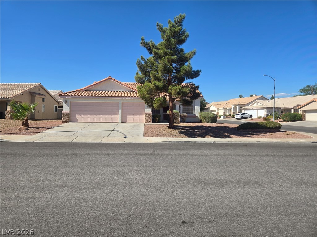 239 Oxford Cloth Court Property Photo 1