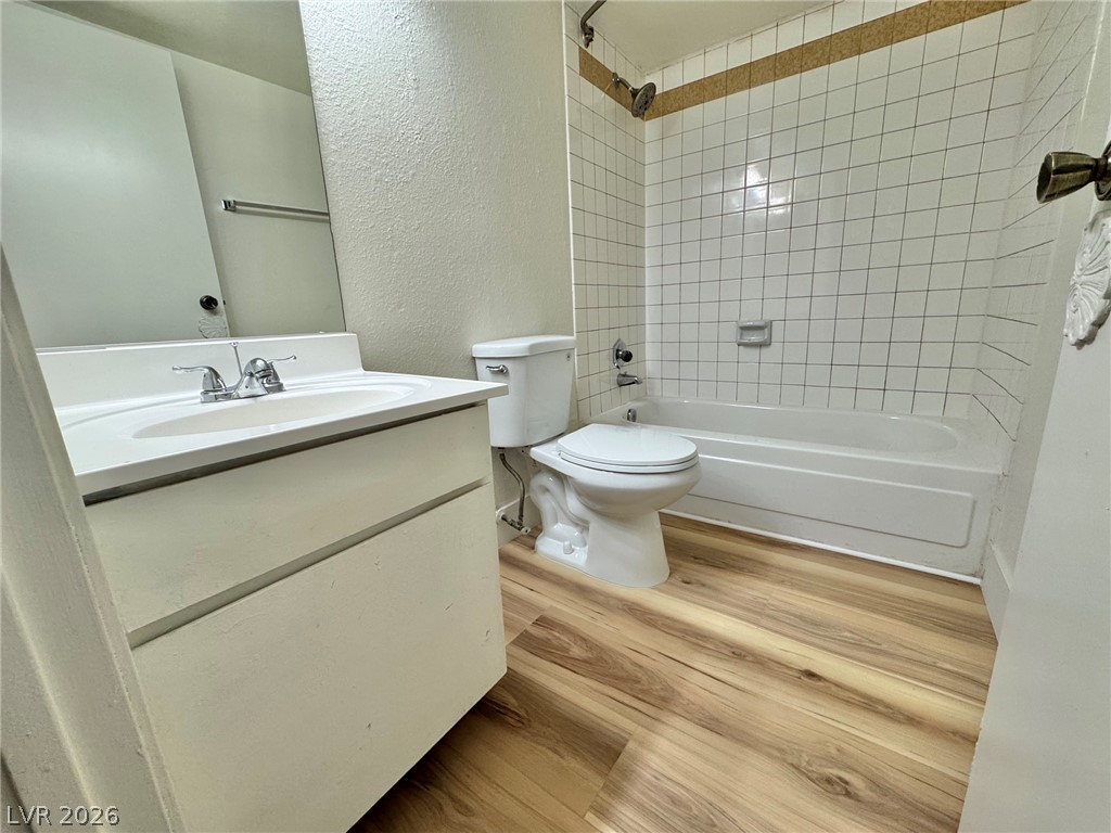 5012 Newport Cove Drive B Property Photo 9