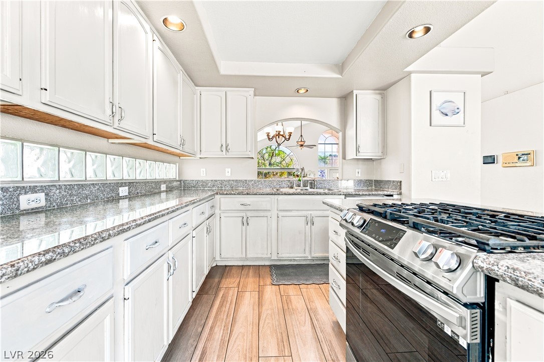 8838 Dove Cove Drive Property Photo 10