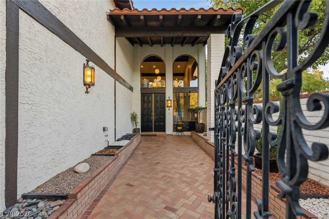 2100 Plaza Del Dios Property Photo 4