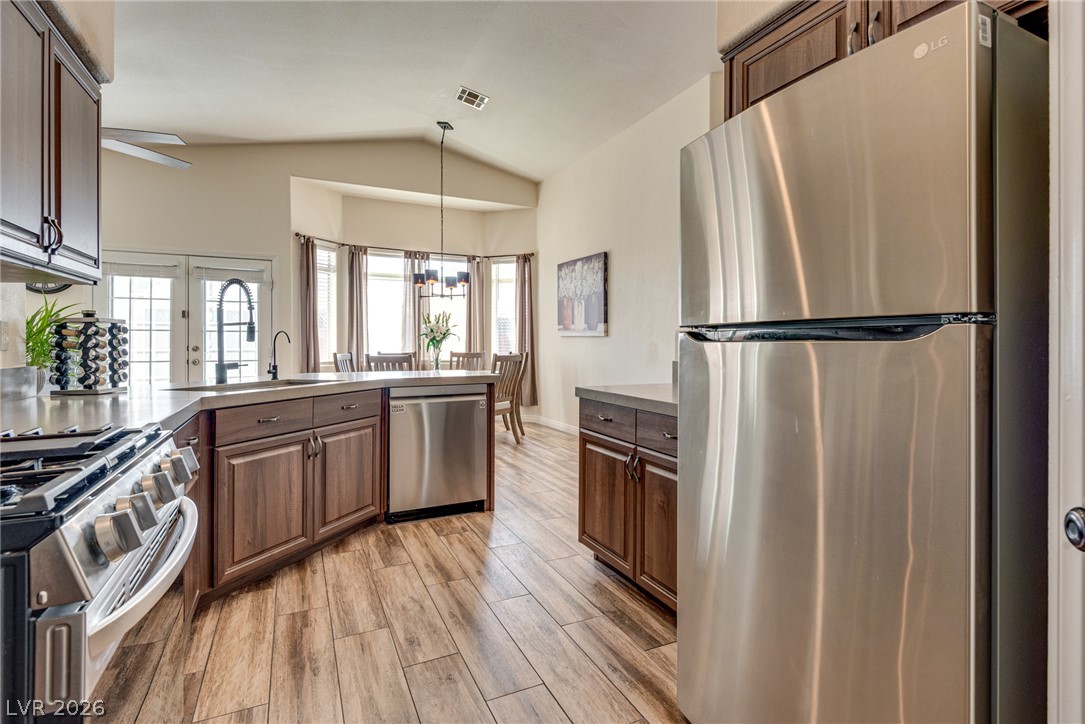 7229 Chic Avenue Property Photo 9
