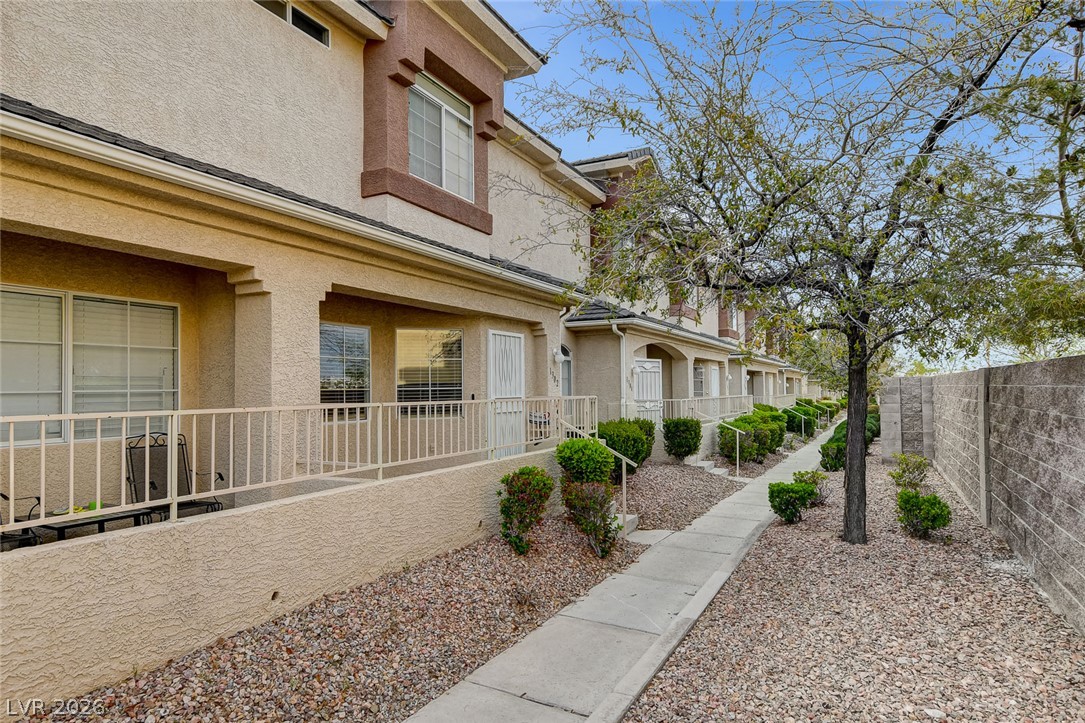1302 Dusty Creek Street Property Photo 2
