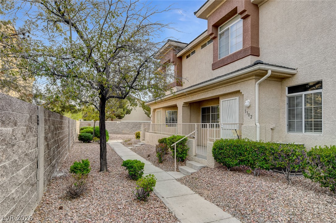 1302 Dusty Creek Street Property Photo 3